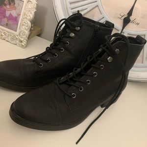 Steve Madden size 7.5 boots. Black and worn a few times .